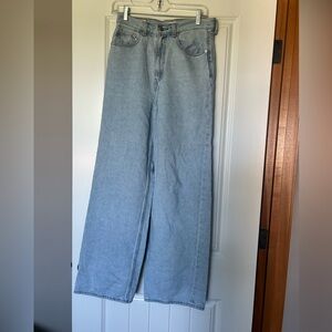 Levi’s High Loose Jeans in light wash